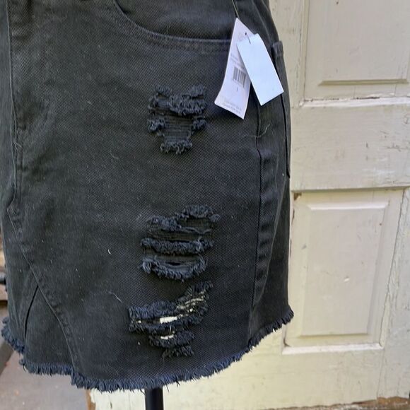 VOLCOM MINI SKIRT, NWT SIZE S 4/6 - Picture 3 of 7